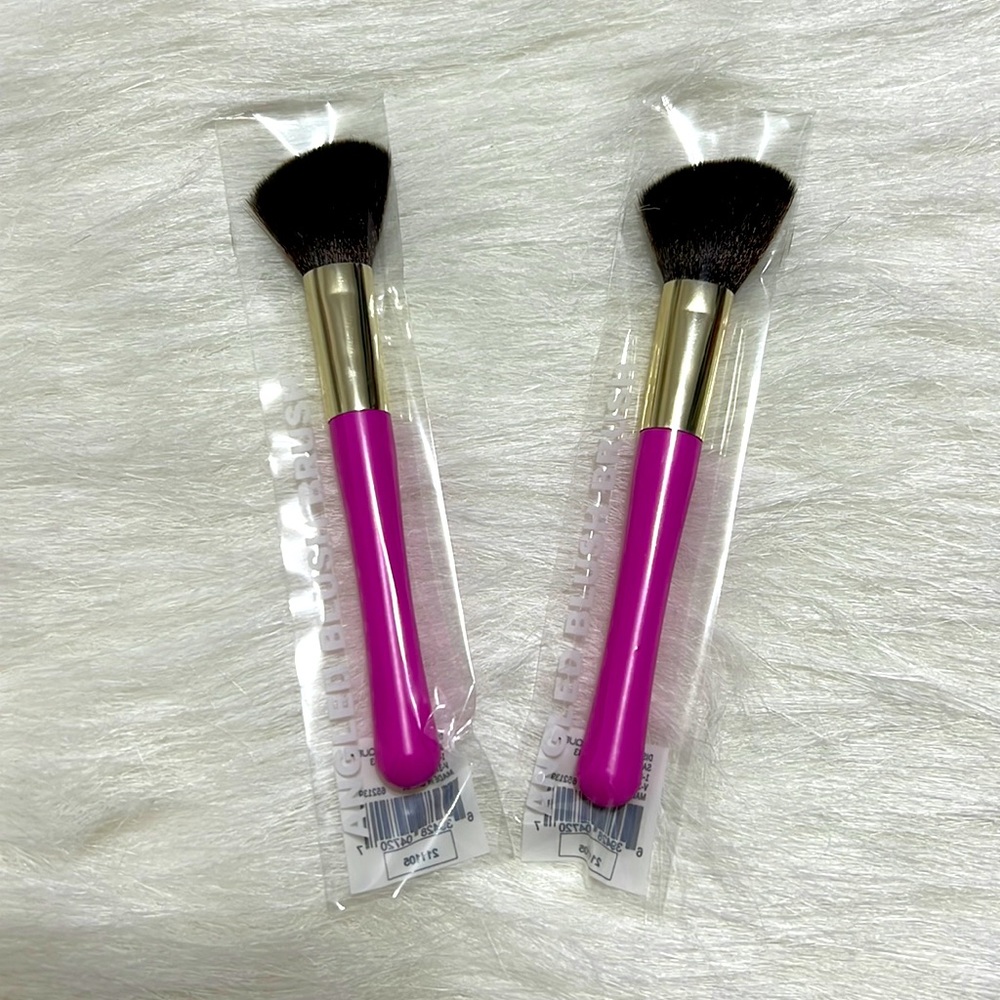 Angled Blush Brush